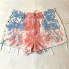 Nwt Pacsun Womens Cut Off Denim Shorts Size 27 Tie Dye High Raise Festival. See Pictures For Material And Measurements. Comes From Smoke Free Pet Friendly Home. Pacsun Mom Jeans, High Wasted Shorts, Pacsun Pants, Light Denim Jeans, Pacsun Shorts, Kitty Items, Vintage Denim Shorts, Mom Jeans Shorts, Festival Shorts