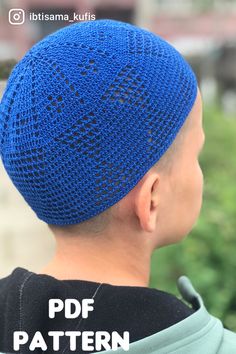 a young boy wearing a blue knitted beanie with the text, free pattern