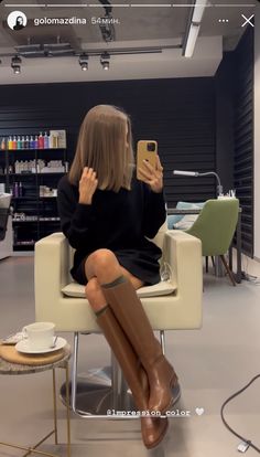 Sleek Short Hair, Perfect Blonde Hair, Dark Blonde Hair Color, Paris Mode, Queen Hair, Haircuts For Medium Hair