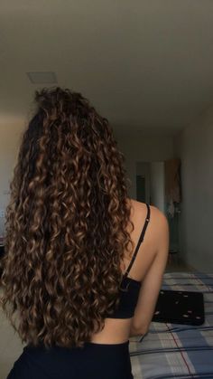 Dyed Curly Hair, Highlights Curly Hair, Curly Hair Photos, Colored Curly Hair, Hairdos For Curly Hair, Curly Hair Care