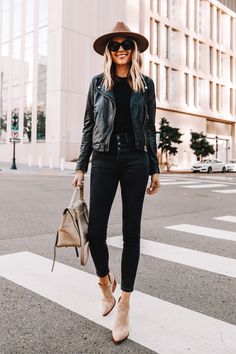 Black Leather Jacket Outfit, 00s Mode, Fashion Jackson, Leather Jacket Outfits, All Black Outfit, Outfits With Hats, Mode Inspo, Black Leather Jacket, Looks Style