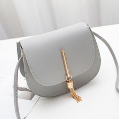 Brand Name: macrouptaShape: FLAPHandbags Type: Shoulder BagsTypes of bags: Shoulder BagsOrigin: CN(Origin)Main Material: PUClosure Type: HaspHardness: SOFTExterior: NONEStyle: FashionModel Number: K322Lining Material: Synthetic LeatherOccasion: VersatileGender: WOMENPattern Type: SolidNumber of Handles/Straps: SingleInterior: Cell Phone PocketDecoration: TasselItem Type: HandbagsSize: 18X13X8cm (L x H x W)bag 1: crossbody bags for womenbag2: women messenger bagsbag3: small bags for women Women Sling Bag, Women Crossbody Bag, Tassels Fashion, Round Bag, Tassel Bag, Designer Shoulder Bags, Shoulder Messenger Bag, Womens Crossbody Bag, Small Shoulder Bag