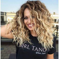 Give me this hair!!!!!! Short Wavy Curly Hair, Balayage Hairstyles, Balayage Blond, Blond Balayage, Balayage Blonde, Blonde Curls, Wavy Curly Hair, Dark Blonde, Blonde Ombre