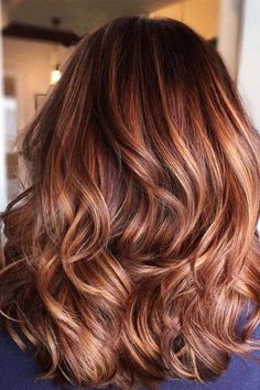 Rambut Brunette, Auburn Red, Loose Deep Wave, Caramel Highlights, Copper Hair Color, Hair Color Auburn, Side Swept, Winter Hair Color, Brown Blonde Hair