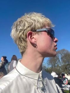 Bleach Hair Men Short, Platnomblonde Hair Men, Men's Bleached Hair, White Men Haircut Straight Hair, Bleached Hairstyles Men, Man Haircut Short Straight, Bleach Blonde Mullet Man, Grown Out Bleached Buzzcut Men, Blond Hairstyles Men