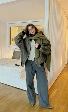 Rome Outfits, Chica Chola, Mantel Outfit, Dinner Outfit Casual, Latina Outfits, Fits Aesthetic, Autumn Fits, Winter Fit, Dinner Outfits