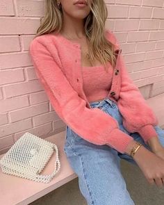 Corduroy Pants Women, Womens Cropped Jeans, Running Club, Womens Fashion Jeans, Dirty Martini, Neue Outfits, Mode Inspo, 가을 패션, Capri Jeans