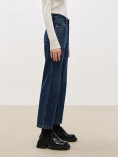 MO&Co.Women High Waist Ankle Jeans with Straight Features : - Straight leg, ankle length- High waisted- Button and zip closure Code: MBB4JENT19The back length of size M is 92.5cm MATERIALS & CARE : Material: 68% Cotton 32% LyocellMachine wash separately under 30℃Do not bleach, lay flat to dry in the shadeDo not tumble dry, iron at low temperatureDo not dry clean, and do not soakPlease wash with special detergent for silk and woolReverse into mesh bag for washingSpecial process parts:Do not rub,