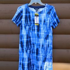 Made By Ellen Tracy, It Has Short Sleeves With A V-Neck. Dress Has A Fun Indigo Tie Dye Print! It Is The "Relaxed Knit Dress With Side Seam Pockets!! Made Of 91% Pima Cotton And 9% Elastane For The Perfect Comfortable Fit! Size: Small Chest 18" With Garment Lying Flat. Length 42" Inv. No. W Indigo Tie Dye, Ellen Tracy, Tee Shirt Dress, Blue Tee, Tie Dye Print, Pima Cotton, Knit Dress, Tie Dye, Comfort Fit