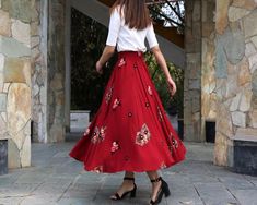 * A high waist skirt, with beautiful flowers embroidery.* It is made of cotton and linen blends, with two pockets.* If you need to custom make the skirt waist and length, please contact us.* Support 7 days return to get full refund on item without any reason.* Let us know your usual size in your country and your overall height.* If you have some specific request or special characters such as broad shoulder, long arms, long waist, etc you think we need pay attention to when making, please let me Dark Green Skirt, Skirt Embroidery, Cotton Tunic Dress, Embroidery Skirt, Skirt High Waist, Flowers Embroidery, Elastic Waist Skirt, Flower Skirt, High Waist Skirt