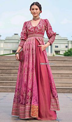 Tarun Tahiliani - India �🇮🇳 Chifon Dress, Knot Embroidery, Trendy Outfits Indian, Indian Outfits Lehenga, Lehenga Designs Simple, Traditional Indian Dress, Playful Style, Salwar Kamiz, Indian Dresses Traditional