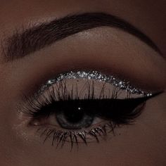 EUPHORIA MAKEUP INSPO | RINESTONE MAKEUP Glittery Eye Makeup Tutorial, Trucco Smokey Eye, Glitter Cut Crease Makeup, Sparkly Eye Makeup, Glitter Eyeliner Makeup, Glitter Makeup Tutorial, Smoky Eye Makeup Tutorial