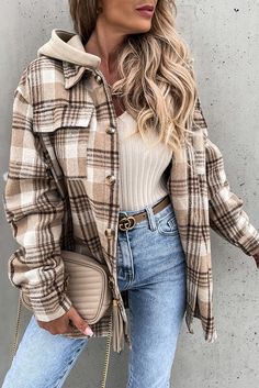 Streetstyle chique geruite jas met capuchon – roschic Hooded Flannel, Check Coat, Street Style Chic, Hooded Shirt, Trendy Shirts, Winter Jackets Women, Plaid Jacket, Hooded Coat, Style Chic