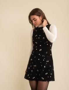 Black Cord Floral Boston Mini Shift Dress Cord Pinafore Dress Outfit, Shift Dress With Shirt Underneath, Casual Dress With Jacket, Vintage Floral Dress Outfit, Mini Dress Autumn Outfit, Tumblr Fashion Aesthetic, Autumn Mini Dress, Dress With Top Underneath, Black Pinafore Dress Outfit