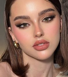 Soft Glam Makeup Brown Eyes Gold, Simple Gold Glam Makeup, Neutral Gold Makeup, Natural Formal Makeup Brown Eyes, Wedding Makeup Gold Eyeshadow, Xv Makeup Gold, Glowy Gold Makeup, Natural Gold Makeup, Night Party Makeup