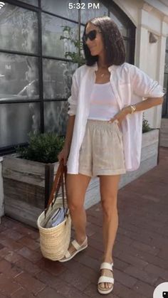 Linen Shirt Shorts Outfit, May Fashion 2024, Summer Outfits Linen Shorts, Colorado Springs Outfits Summer, Chic Holiday Outfits Summer, Chic Casual Summer Outfits, Tan Linen Shorts Outfit, Linen Vacation Outfits, Coastal Grandmother Summer Outfits