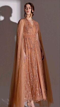 Arabic Dress Women, Arabic Gown Design, Modest Couture Gowns, Arabic Fashion Women, Arabic Gowns, Glass Decor Ideas, Party Wear Gowns, Soiree Dress, Modest Dresses Casual