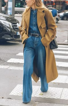 Denim Street Style, Jeans Trend, Denim On Denim, Double Denim, Looks Street Style, Style Savvy, Mode Inspo