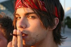 Thomas Dekker yummy! Pretty Faces, Famous Faces, Pretty Face, Dreadlocks