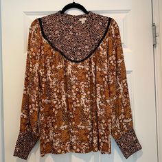 Mixed Floral Print Flowy Blouse. Dark Yellow, White, Black And Light Pink. Buttons At Back Of Neck. Never Worn Perfect Condition Brand New Without Tags Fall Printed Top With Collar, Fall Season Printed Tops With Collar, Flowy Blouse, Dark Yellow, Yellow White, Light Pink, White Black, Floral Print, Floral Prints