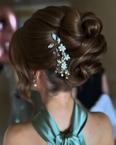 bridesmaid hairstyles updo Romantic Braided Updo, Wedding Updos For Medium Hair, October Wedding Dresses, Wedding Hair Updos, Floral Hairpiece, Blue Eyes Blonde, Simple Bridesmaid Hair, Twisted Updo, Wedding Updos