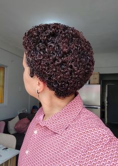 #bigshophair #cabellocorto #cabellorizado #rizoscortos #grancorte #aesthetic #coquette Cute Short Curly Hairstyles, Tight Curly Hair, Tiny Curls, Bad Eyebrows, Permed Hair, Aesthetic Coquette