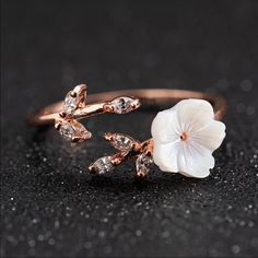 Rose Gold Plated Simulated Diamond نظارات شمسية, Cute Rings, Pretty Rings, Fantasy Jewelry, Girly Jewelry, Rings Simple, Simple Earrings, Stylish Jewelry, Pretty Jewellery