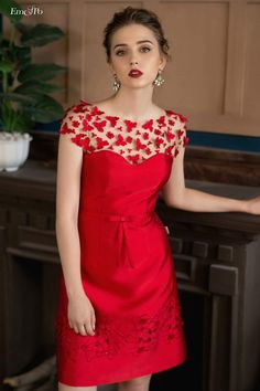 Hermoso vestido rojo Vintage Red Dress, Trendy Dresses, Dress Designs, Stylish Dresses, Simple Dresses, Dress Patterns, Elegant Dresses, Batik, Gowns Dresses