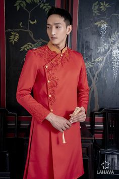 Brand new and high-quality Vietnamese traditional Ao Dai This set includes the Ao Dai and shipping with no pants for men Red Fitted Ao Dai For Festivals, Red Elegant Kurta For Traditional Ceremonies, Elegant Red Kurta For Traditional Ceremonies, Traditional Formal Ao Dai For Festive Occasions, Traditional Red Ao Dai For Festivals, Traditional Festive Ao Dai For Formal Occasions, Red Ao Dai For Ceremonial Festive Occasion, Red Ao Dai For Festive Traditional Ceremonies, Fitted Red Traditional Wear With Gold Embroidery