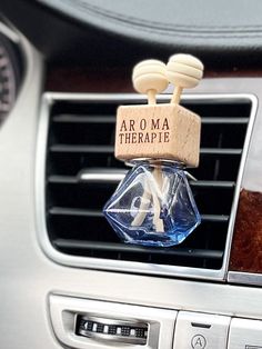 an air freshener in the center of a car