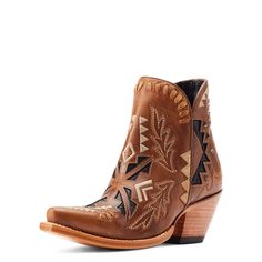 PRICES MAY VARY. ATS technology provides ergonomic support whether you're on your feet or in the saddle Side Zip Ankle Boot X Toe Ariat Womens Boots, Mode Hippie, More Is More, Mens Boots Casual, Veg Tan Leather, Gear Bag, Western Boot, Wow Products, Casual Boots