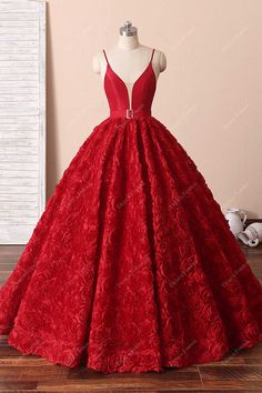 Red Princess, Puffy Skirt, Spring Wedding Dress, Quinceanera Party, Princess Ball Gowns, Designer Bridal Gowns, 3d Rose, Designer Prom Dresses, Plunging Neck