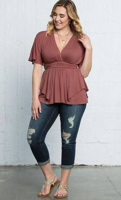 Plus Size Fashion, Plus Size Mode, Curvy Fashion, Curvy Mode, Sommer, Summer, Vibes Modest Plus Size Fashion, Flattering Plus Size Dresses, Apple Shape Outfits, Plus Size Summer Fashion, Apple Shape, Apple Shaped, Wrap Shirt, Cooler Look, Outfit Trends