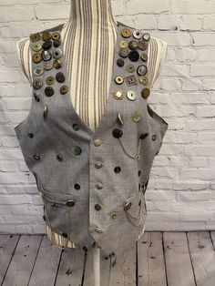 RAG RETRO Vintage vest with buttons stile 80s one size | eBay Vest With Buttons, Vintage Western Wear, Vintage Vest, Vintage Western, Upcycle Clothes, Denim Vest, Sewing Ideas, Western Wear, Winter Fashion