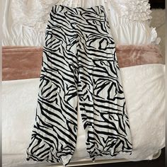 Rachel Zoe Zebra Pants Size Small Brand New And Very Soft Casual Zebra Print Summer Bottoms, Casual Zebra Print Bottoms For Summer, White Zebra Print Bottoms For Summer, Spring Wide Leg Zebra Print Pants, Black Zebra Print Bottoms For Spring, White Zebra Print Casual Bottoms, Spring Wide Leg Zebra Print Bottoms, Casual Wide Leg Bottoms With Zebra Print, Spring Black Zebra Print Pants