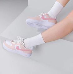 Be bold and stand out with these Pearl Pink Custom Air Force 1's. With a unique design and color, they'll give you the confidence to take chances and make heads turn. Take a risk and make a statement. 🤩 Exactly as shown in the pictures. 📷 Brand New & Authentic. 💯 Hand Painted with attention to detail. 👨‍🎨 Waterproof and Flexible. ❤️ Unisex model. Please refer to the Size Chart. 👟👫 Free Worldwide Shipping. ✈️🌍 Pink Custom Air Force, Flowers Anime, Shoe Artwork, Air Force 1s, Custom Air Force 1, Pearl Pink, Artist Gifts, Nature Flowers, Custom Sneakers