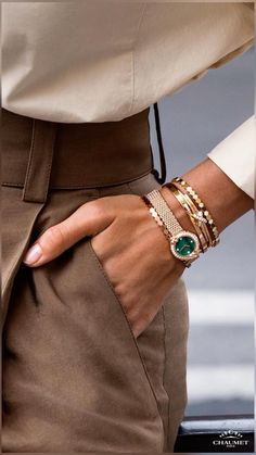 #WomensWatches #ElegantWatches #FashionWatches #TrendyWatches #LuxuryWatches Rose Gold Bracelet Set, Inexpensive Jewelry, Jewelry Photography Styling, Vintage Watches Women, Dark Autumn, Classy Jewelry, Jewelry Photography, Girly Jewelry