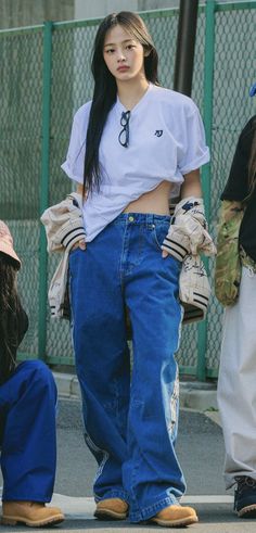 Minji Newjeans Fashion, New Jeans Minji Outfits, Newjeans Style Outfit, Newjeans Outfits Inspired, New Jeans Outfit Kpop, Newjeans Outfits, Dnd Outfits, Minji Kim