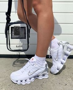 Nike Shox Tl, Outfit Nike, Sneaker Nike, Sneaker Outfits, Sneaker Trend, Nike Outfit, Trendy Shoes Sneakers, Nike Shoes Girls, Pretty Shoes Sneakers