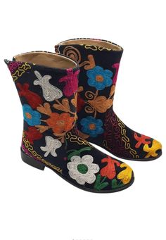 This is handembroidery genuine leather custom made short women boots. Made with vintage suzani, naturel leather, ykk zipper. Boots height is mid-calf. There is heel 1 inches, 2.5 cm. Size is 7.5 us, 38 eu. İf you need other size please check our page. This are very useful and comfy. We have door to door express shipping service 3 days delivery. We accepted payment with PayPal, Shopier, Others. For custom made, wholesale and any other questions please contact with us. bemyboots.etsy.com Our secon Boots Short Women, Embroidery Boots, Women's Leather Boots, Festival Boots, Boots Mid Calf, Comfy Boots, Fashion Cowboy Boots, Comfy Boot, Short Leather Boots