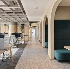 an empty office with chairs and desks on either side of the room that is lined up against the wall