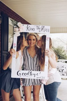 Kiss The Miss Goodbye, Photo Frame Diy, Bachelorette Diy, Diy Photo Frame, Bridal Shower Decorations Diy, Diy Bachelorette Party, Bridal Shower Photos