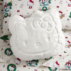 the hello kitty bedding has been made with white flannel