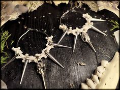 Uniquely crafted bone hoop earrings with spikes. The earrings are relatively heavy for their size due to the pendant! The bones and spikes provide a slight rattle in the ear! This is handmade jewelry from real animal bones that I process into individual jewelry! Each bone is an absolutely unique piece, so slight deviations are possible! I would be happy to wrap your order as a gift! Please select the gift packaging in the ordering process ;)) Creole diameter 5cm: Width about 6cm Length approx. 9 Gothic Jewelry With Spikes For Alternative Fashion, Gothic Spiked Jewelry For Halloween, Gothic Halloween Jewelry With Spikes, Handmade Edgy Earrings For Festivals, Earrings Gothic, Witch Earrings, Bone Crafts, Jewelry Gothic, Bone Earrings