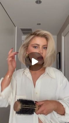 Laura Jade Stone on Instagram: "My go-to look lately - big 90s blowout Brush - @formihair Ergo barrel brush HP - @formihair Heat mist (also good for extra shine) Hair Dryer - @ghdhair_anz Shirt - @thefrankieshop" 90 Bob Hairstyles, 90s Blowout Hair Tutorial Hairdryer, Bob Hair Blowout, Voluminous Bob With Bangs, Short Hair With Big Curls, Bob With Headband Style, How To Blowout Hair With Dryer Brush