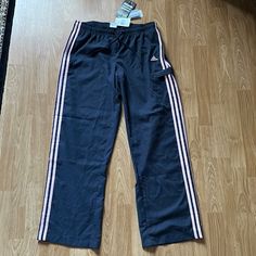 Adidas Track Pants With Light Pink Stripes. New With Tags. Measurements Shown Above Flair Sweatpants, Trackpant Outfit, Track Pants Outfit, Adidas Outfit Women, Thrift Inspo, Sporty Pants