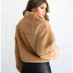 Product information: Top collar type: other Color classification: Khaki Long sleeves: Long sleeves Weight: 420 g Closure type: zipper Coat types: Fur and faux fur Style: Thick warm fur Length: routine Size information: Size: S, M, L UNIT:CM 1.Asian sizes are 1 to 2 sizes smaller than European and American people. Choose the larger size if your size between two sizes. Please allow 2-3cm differences due to manual measurement. 2. Please check the size chart carefully before you buy the item, if you Coat Types, Thermal Jacket, Best Leather Jackets, Types Of Coats, Winter Design, American People, Winter Mode, Pantalon Large, Fur Fashion