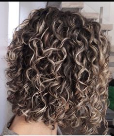 Curly Hair For School, Short Curly Hair Styles, Wavy Mid Length Hair, Hair For School, Layered Curly Hair, Natural Curly Hair