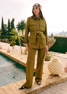 Khaki Jacket Outfit, Safari Outfit, Safari Outfits, Military Chic, Headshots Women, Safari Chic, Jacket Outfit Women, Smart Jackets, Mode Kimono