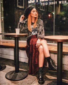 Grunge Outfits Women, Punk Fashion Women, Cute Grunge Outfits, Stil Rock, Nights In The City, Academia Grunge, Luanna Perez, Boho Punk, Grunge Chic